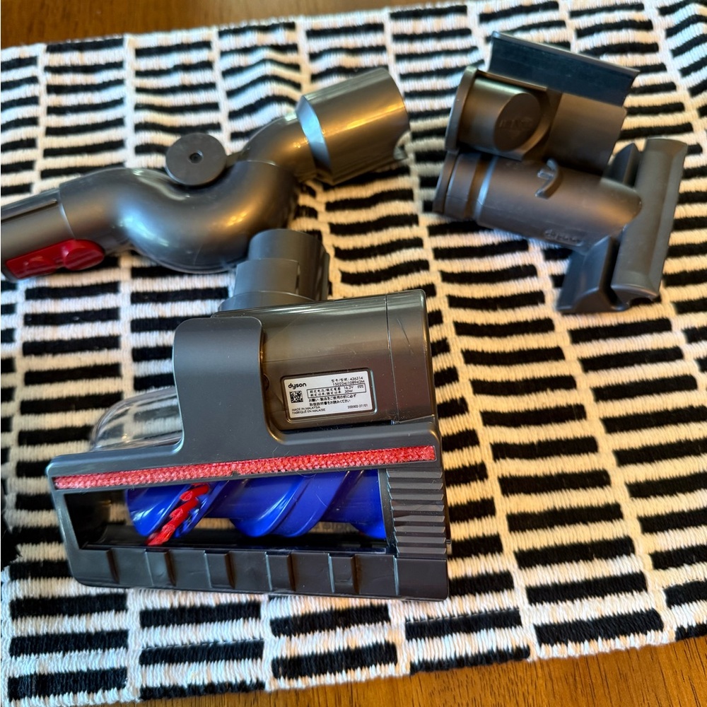 Dyson Vacuum Attachments Lot Multi Angle Dust Brush Reach Under anti tangle crew - Picture 4 of 10